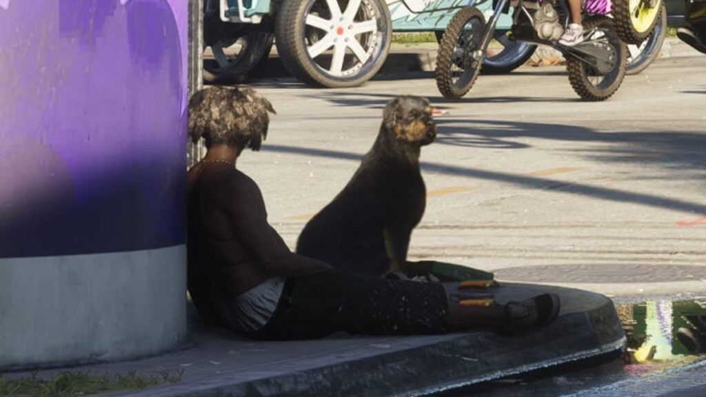 Un Rottweiler assis dans une rue de Vice City dans GTA VI