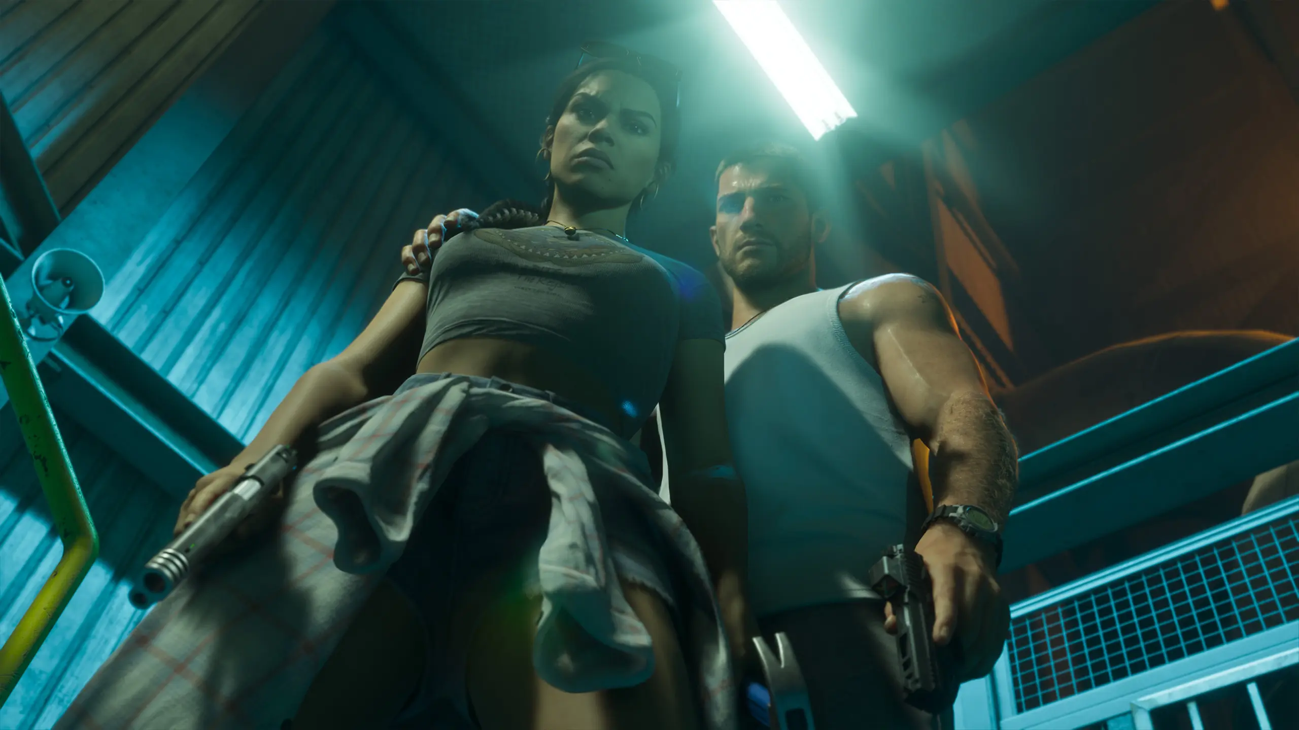 Jason et Lucia armés dans un entrepôt dans GTA VI