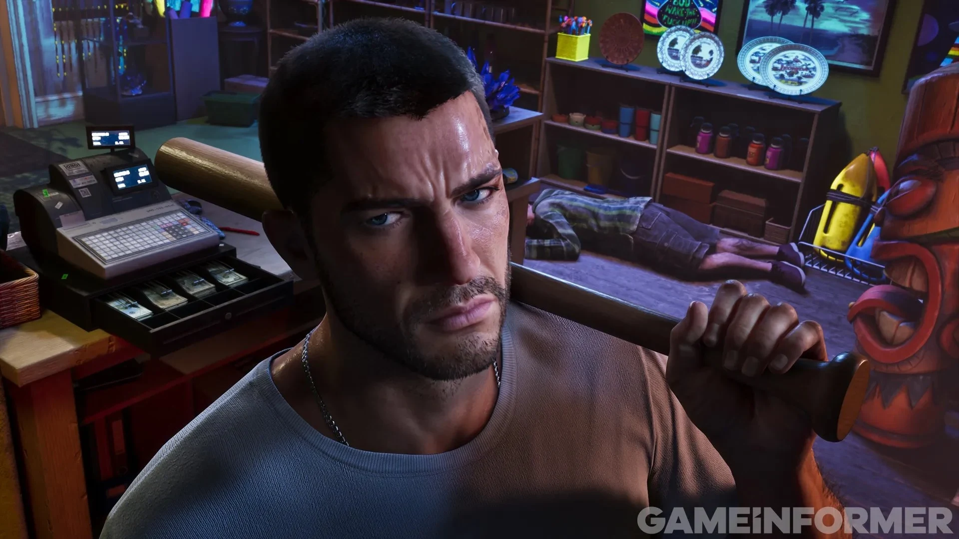 Capture de GTA VI publiée par Game Informer : Jason, une batte de baseball sur l’épaule, dans une petite boutique encombrée