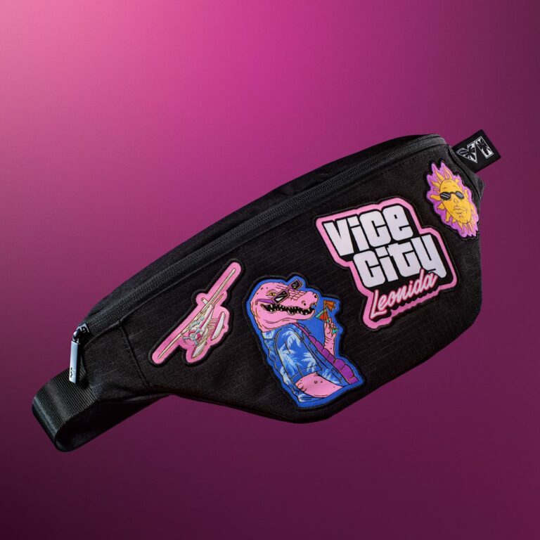 Sac à bandoulière noir Leonida Keys orné de patchs Vice City et Macca the Gator