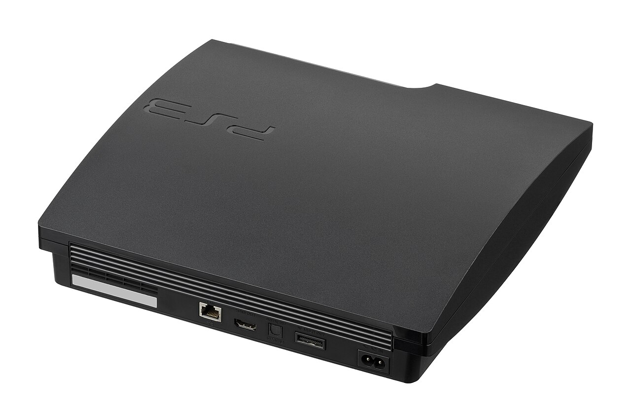 Console PlayStation 3 Slim, une des deux plateformes de lancement de GTA V