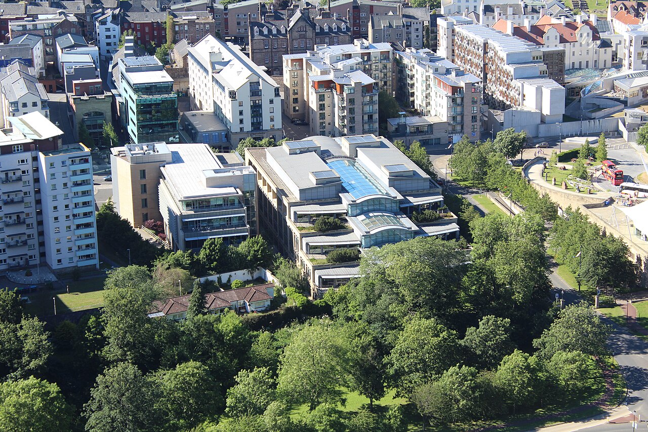 Vue aérienne du bâtiment de Rockstar North à Édimbourg, en Écosse