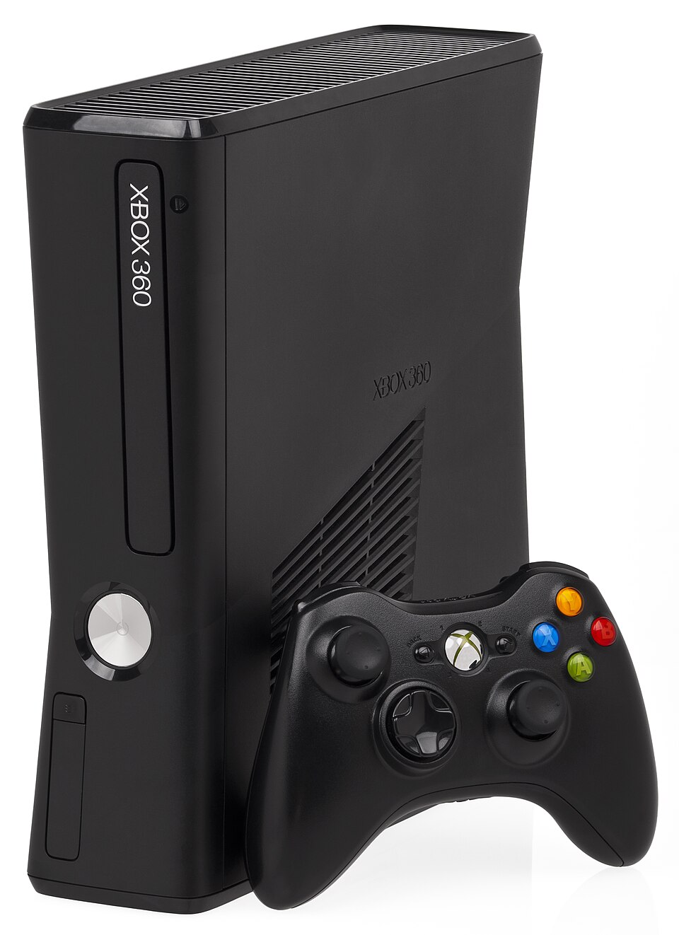 Console Xbox 360 S avec sa manette, autre plateforme de lancement de GTA V