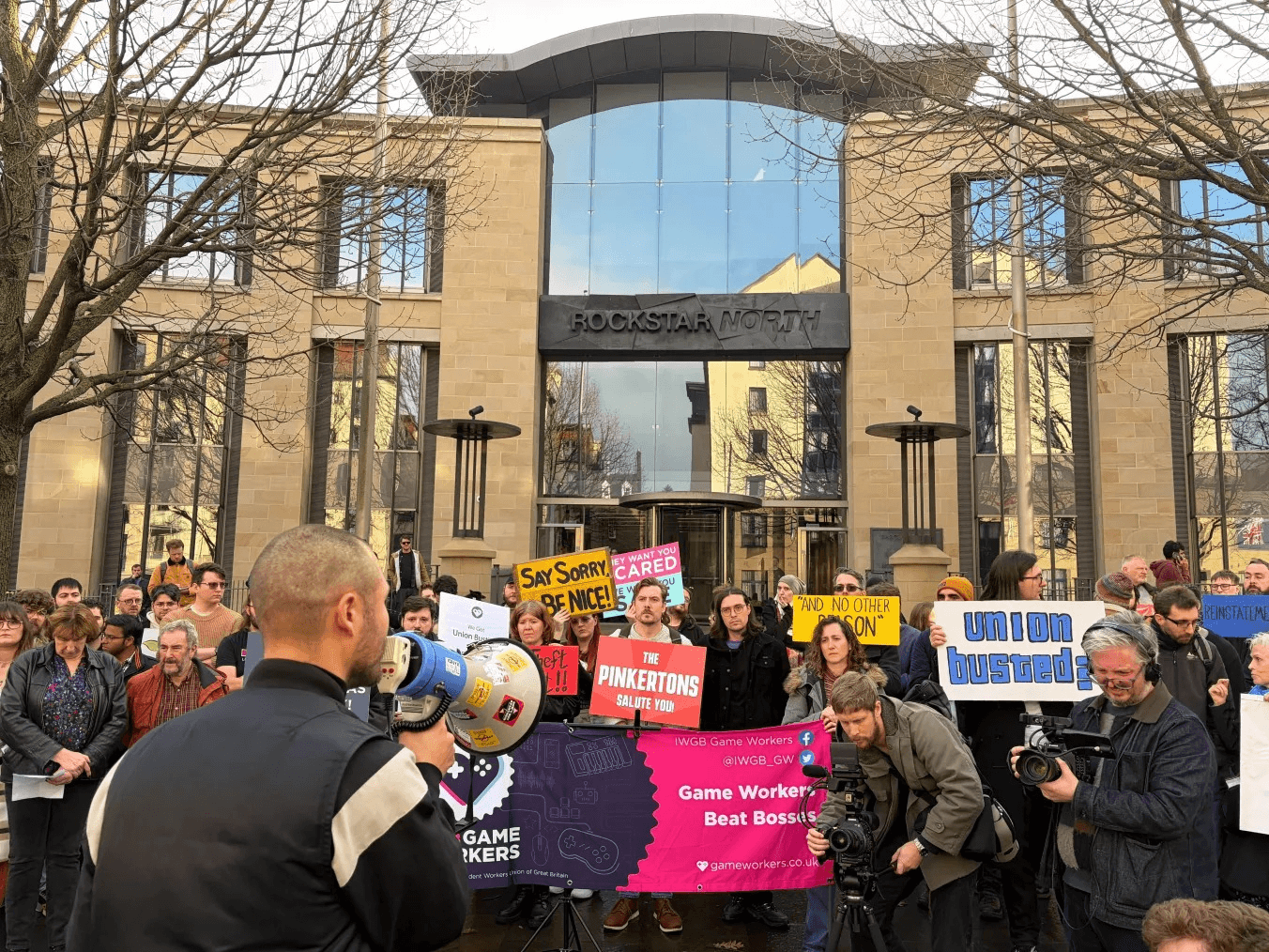 Rassemblement du syndicat IWGB devant Rockstar North