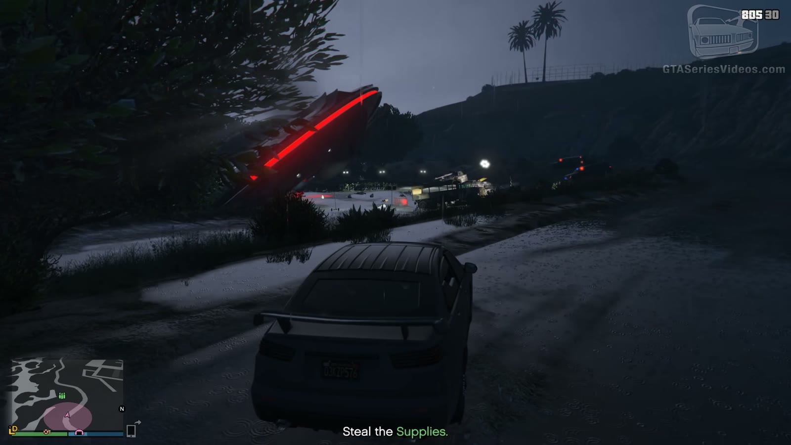 La soucoupe volante écrasée dans les marais du Lago Zancudo, la nuit, pendant la mission secrète de l'œuf alien de GTA Online