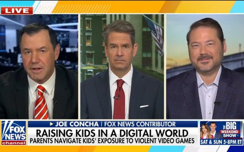 Joe Concha, le présentateur de Fox & Friends et Ben Domenech en duplex, sous le bandeau « Raising kids in a digital world »