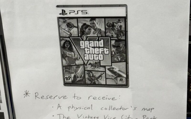 Affiche manuscrite d’un magasin GameStop avec la jaquette PS5 de GTA VI et la mention d’une carte collector offerte