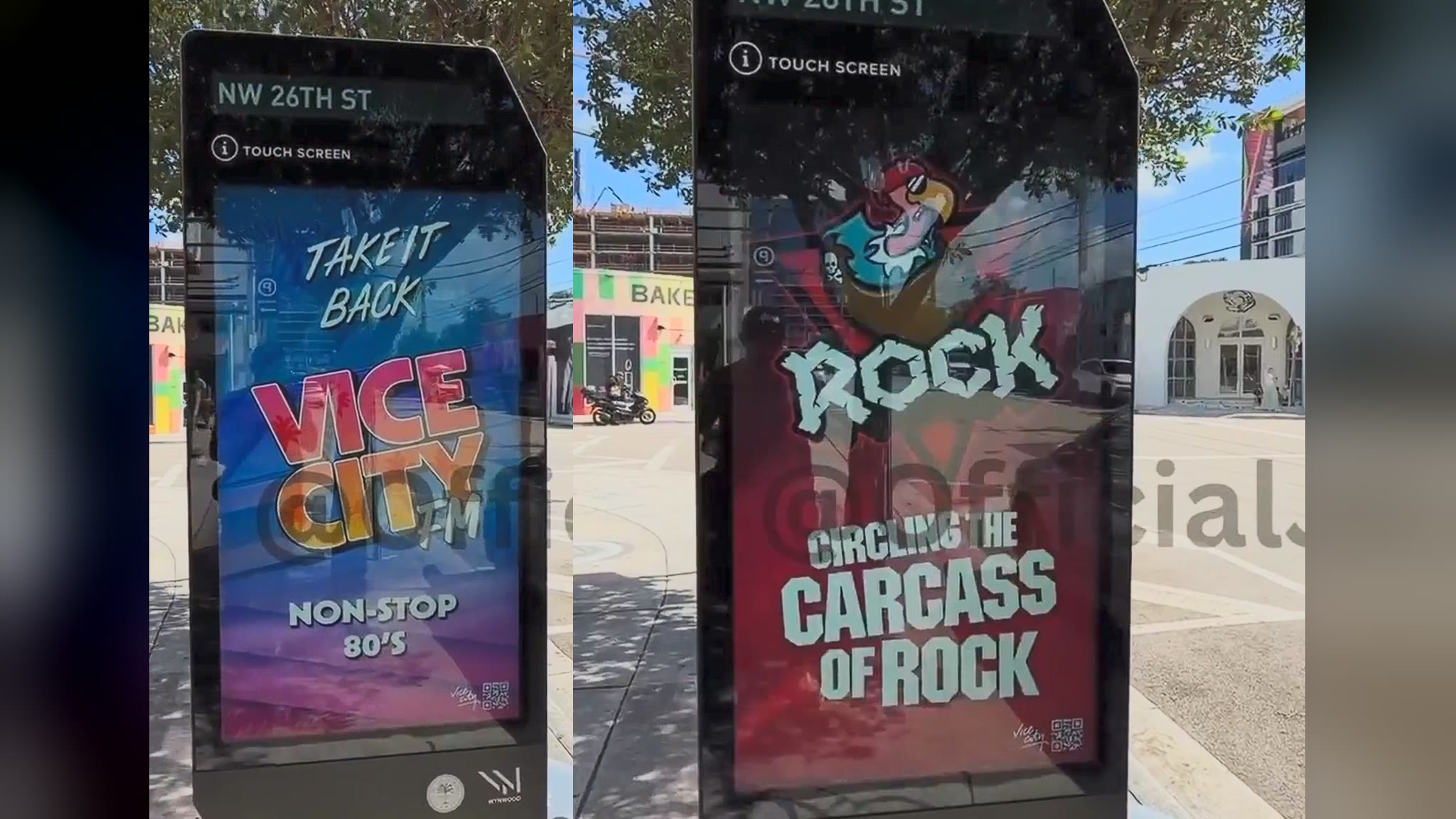 Deux bornes numériques de Wynwood, à Miami, affichent les publicités des stations Vice City FM et V-Rock de GTA VI