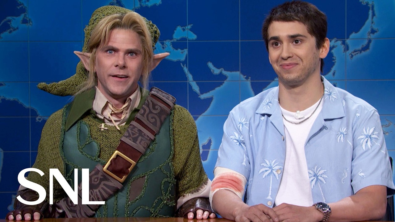 Mikey Day en Link de Zelda et Marcello Hernández en Jason de GTA VI au bureau du Weekend Update