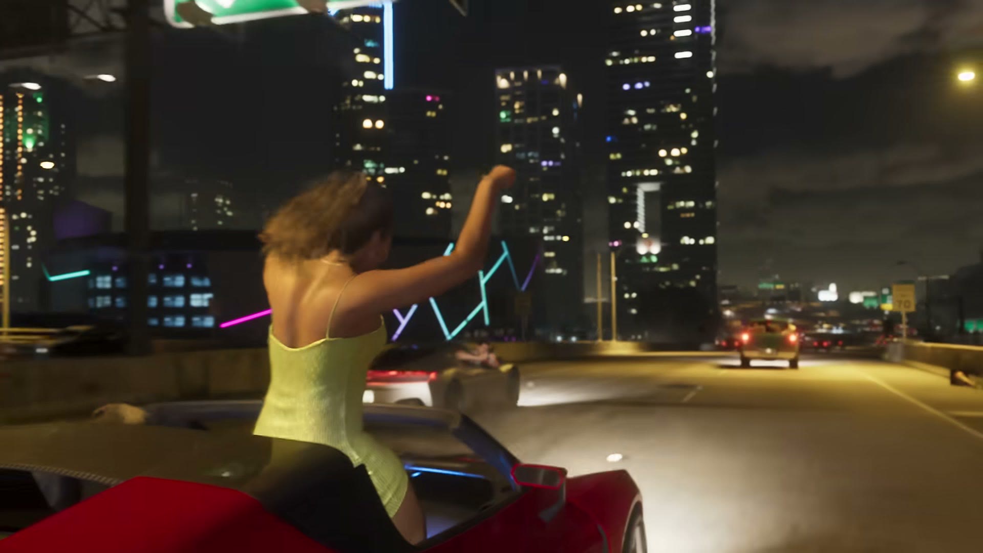 Une femme danse sur le toit ouvrant d’une voiture lancée sur une autoroute de Vice City la nuit, dans le Trailer 1 de GTA VI