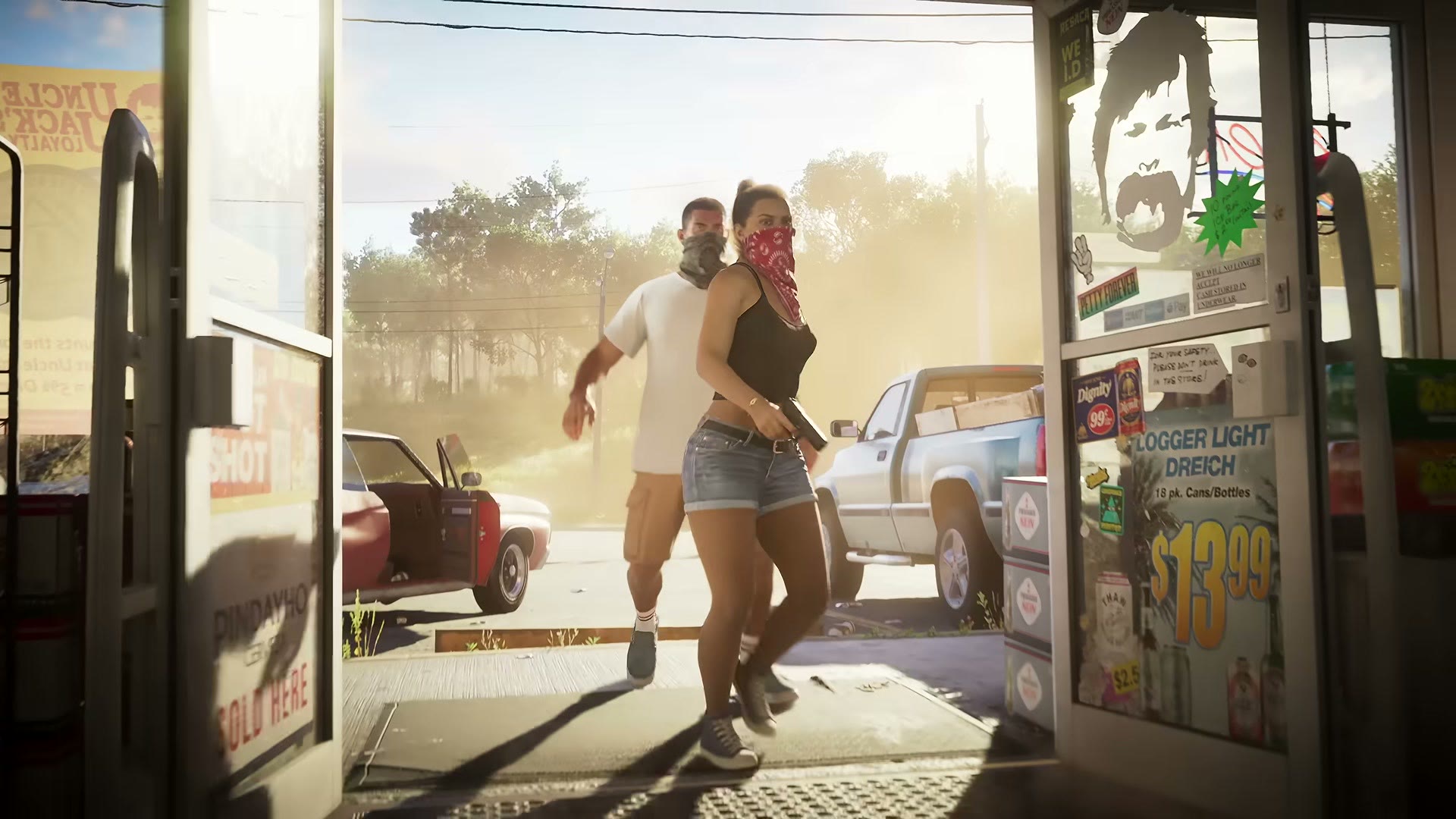 Lucia et Jason, foulards sur le visage, entrent dans une supérette dont la porte vitrée est couverte d’autocollants, dans le Trailer 1 de GTA VI