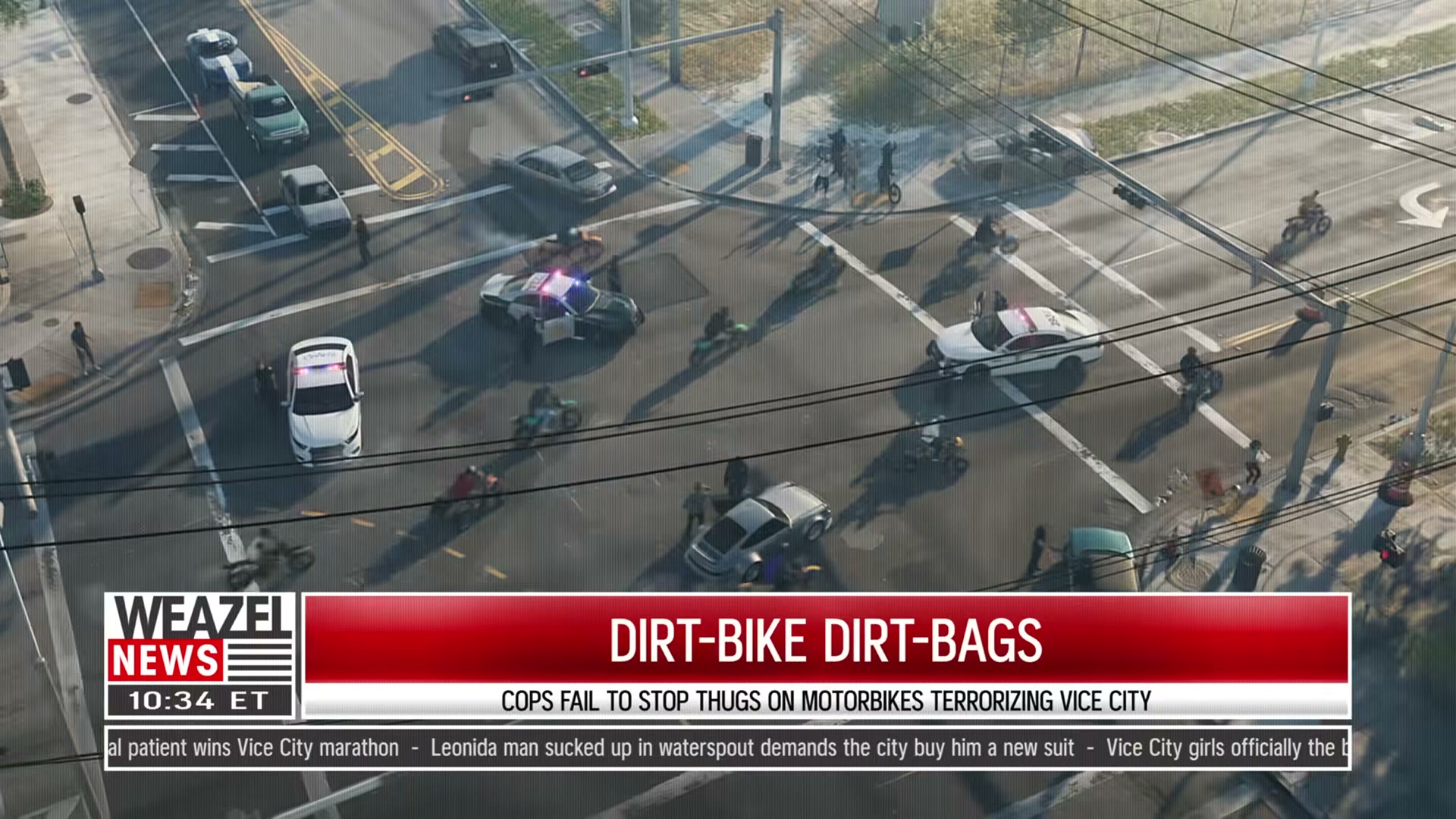 Vue aérienne d’un carrefour envahi de motos poursuivies par la police, avec le bandeau Weazel News « Dirt-Bike Dirt-Bags », dans le Trailer 1 de GTA VI