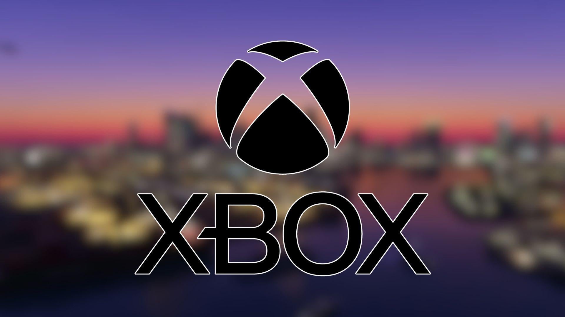 Logo Xbox en grand devant un panorama flou de Vice City au coucher du soleil