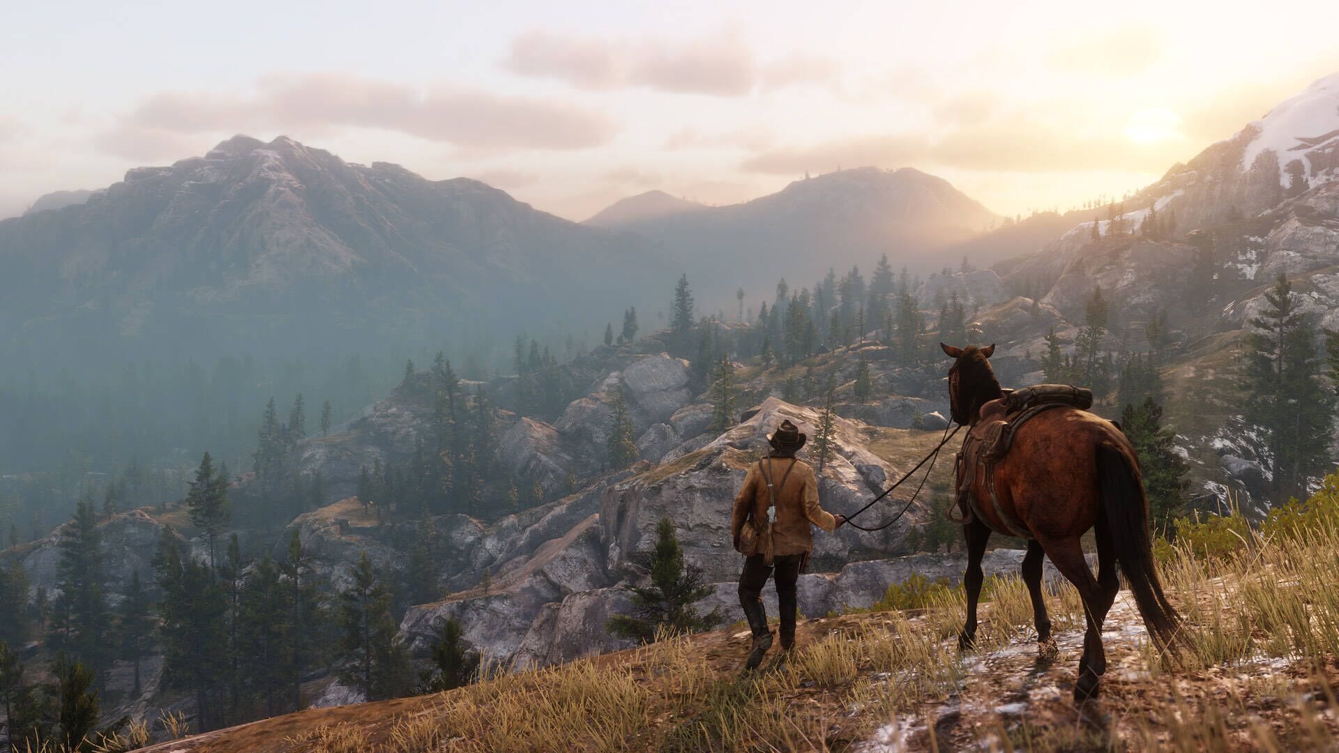 Capture de Red Dead Redemption 2 : un cavalier et son cheval sur une crête, face à des montagnes au coucher du soleil